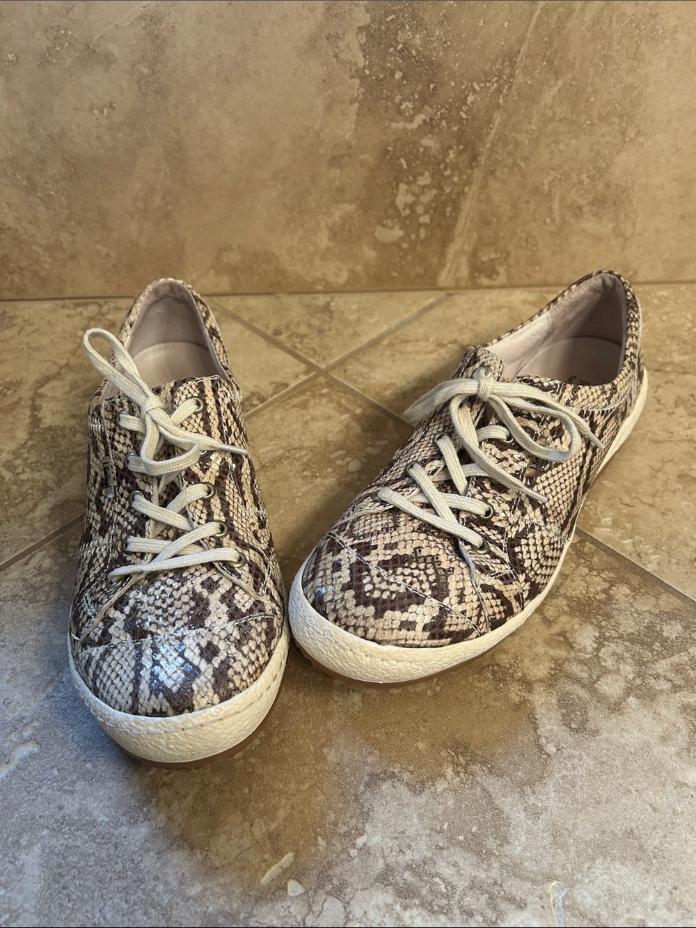 Josef Seibel Cream Leather Snake Print Sneakers Sz 40